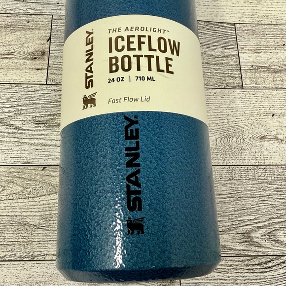 NWT- Stanley The Aerologht IceFlow Bottle in Deep Blue 24oz - Picture 8 of 10